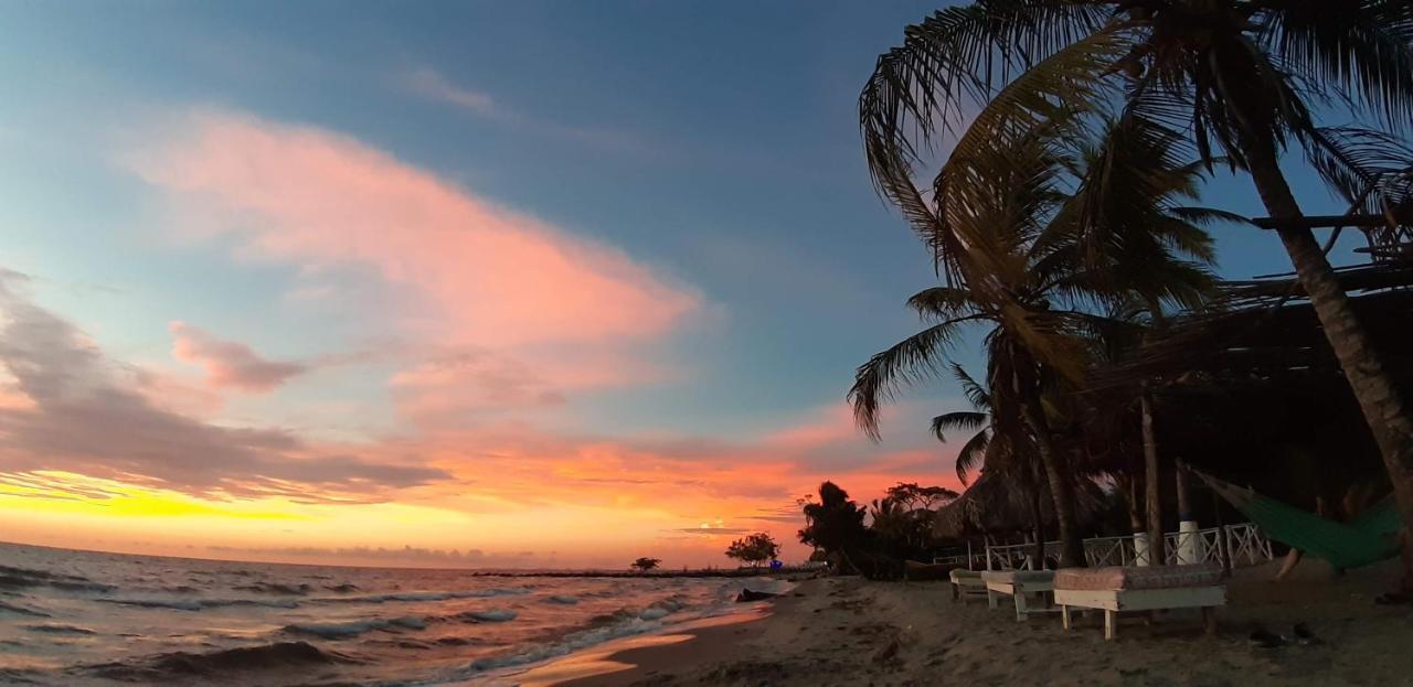 Отель Mar Amar Casa De Playa Ковеньяс Экстерьер фото